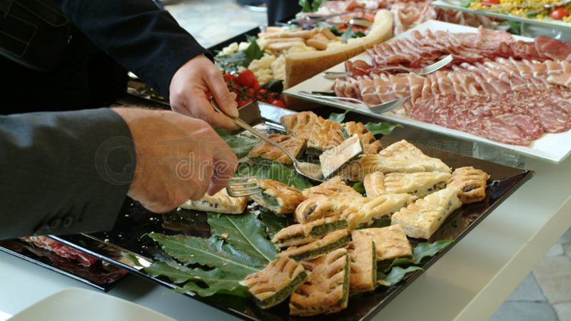 食品代加工与OEM：揭秘哪种模式更划算